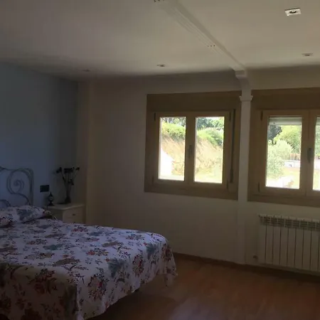 Дом отдыха Chalet Playa De Bastiagueiro Олейрос